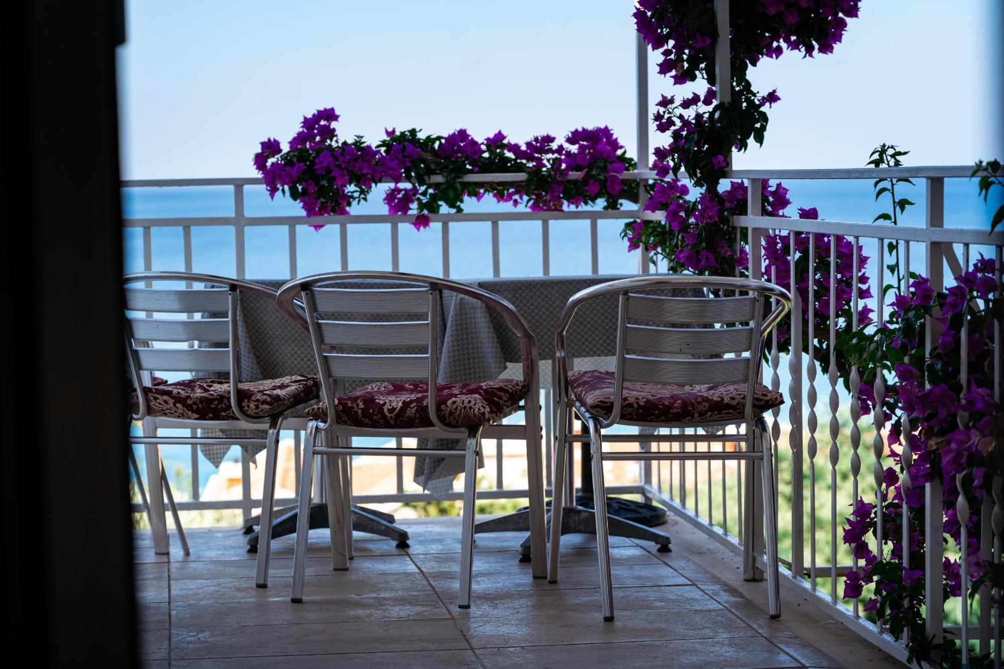 Sun Rose Apartments Sveti Stefan Eksteriør bilde