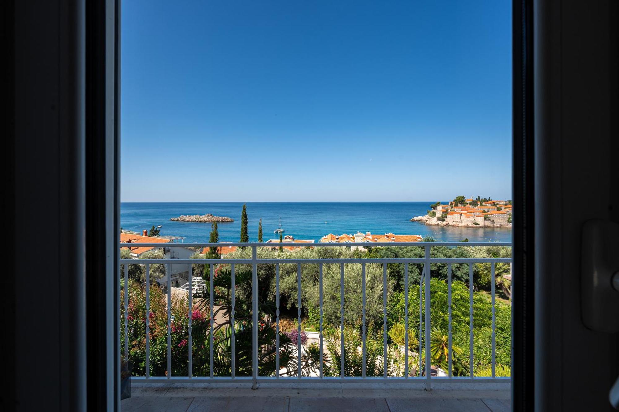 Sun Rose Apartments Sveti Stefan Eksteriør bilde