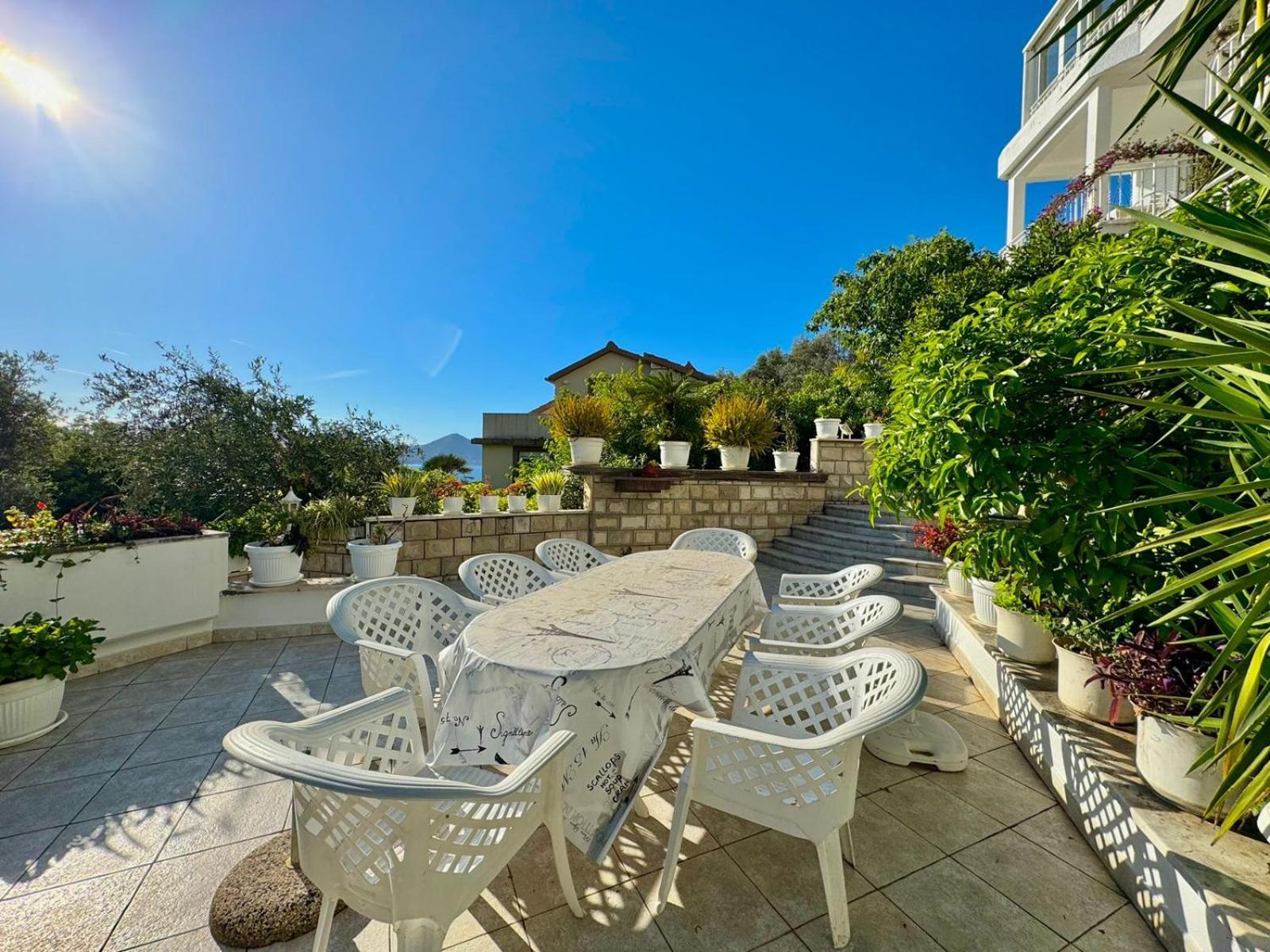 Sun Rose Apartments Sveti Stefan Eksteriør bilde