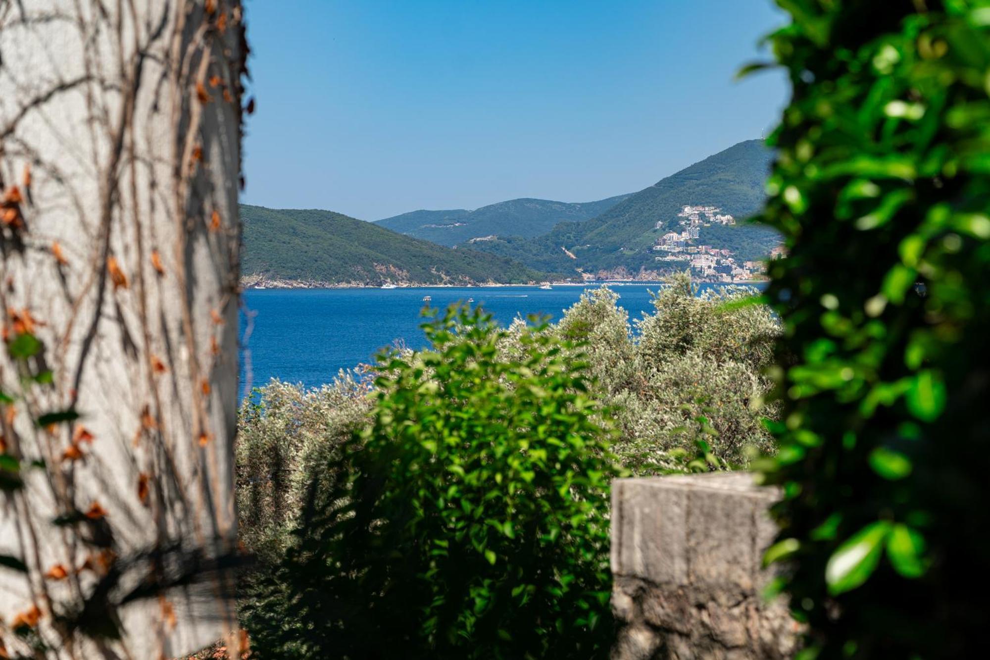 Sun Rose Apartments Sveti Stefan Rom bilde