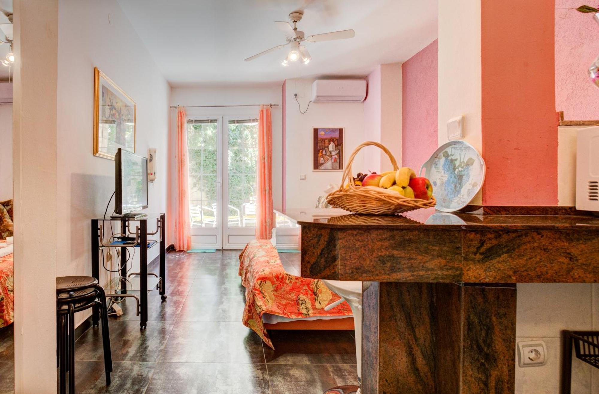 Sun Rose Apartments Sveti Stefan Rom bilde
